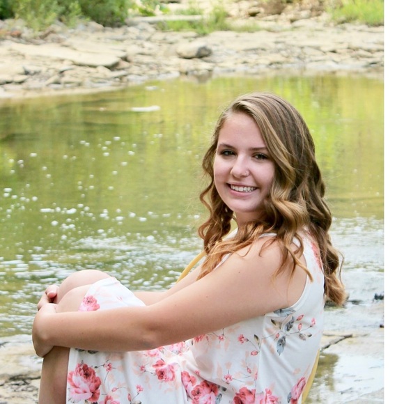 Meet your Posher, Gabee - Picture 1 of 1